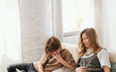 kids looking the computer